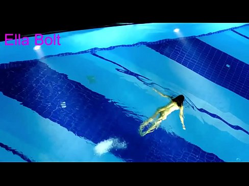 ❤️ मी पाहणे थांबवू शकत नाही, तरुण गोरा ELLA BOLT रिसॉर्ट पूलमध्ये नग्न पोहताना पकडला गेला ☑  mr.tubsexercom.ru वर