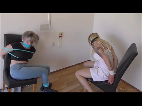 ❤️ व्यसनाधीन / बांधलेले आणि गुंडाळलेले / संकटात मुलगी ☑  mr.tubsexercom.ru वर